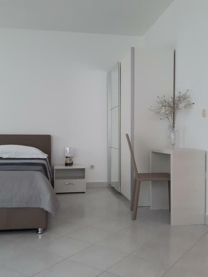 Apartments Nika Trogir Exterior foto