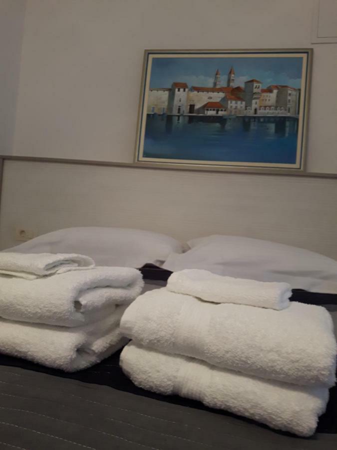 Apartments Nika Trogir Exterior foto